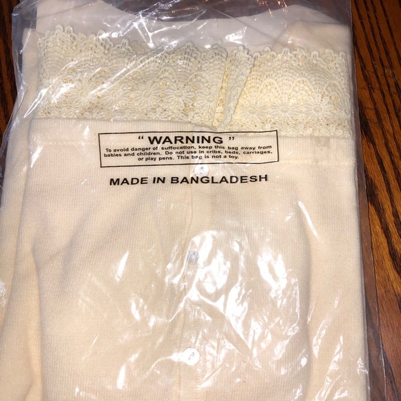 BNIP CW CLASSICS SIZE MEDIUM IVORY  LONG SLEEVE LACE TRIMMED SWEATER BUTTON UP - Picture 3 of 6